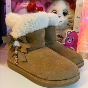 Juicy Couture Tan Kids Boots with Faux Fur